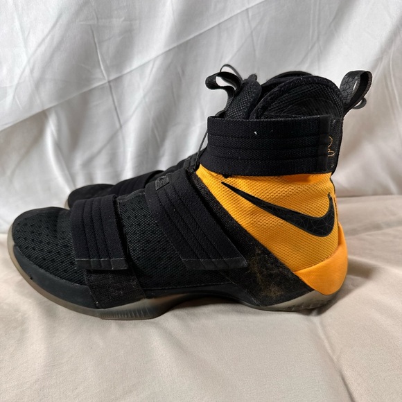 Nike LeBron Soldier 10 SFG 2016 University Gold Basketball 844378-007 Size 11